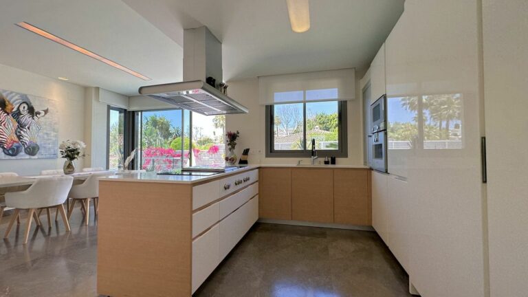 151fa65fabb9b95c0d3c77fb1f73a2bc - 10