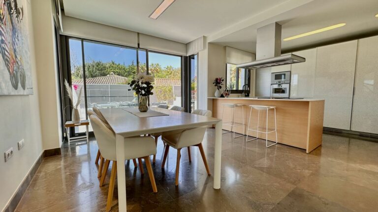 151fa65fabb9b95c0d3c77fb1f73a2bc - 4