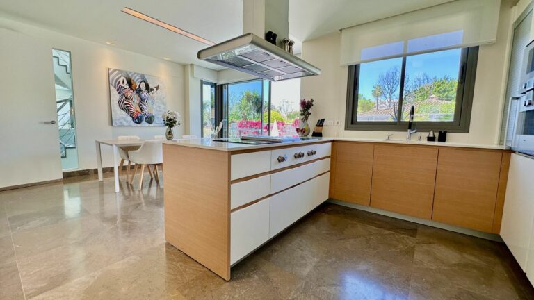 151fa65fabb9b95c0d3c77fb1f73a2bc - 5