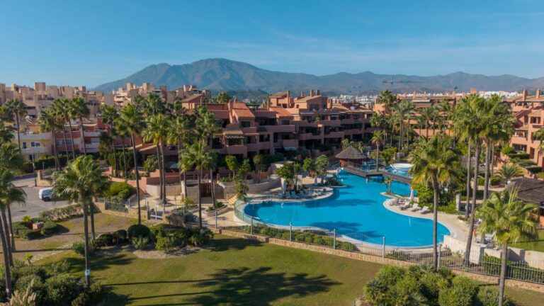 157f16301e57432ae8ccbc5356ac694a - 1