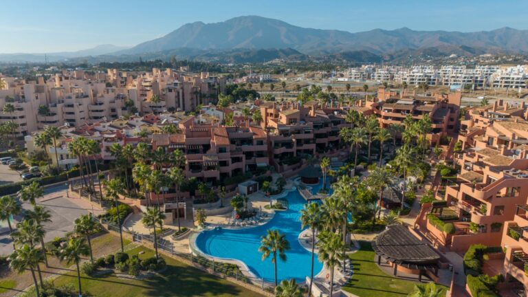 157f16301e57432ae8ccbc5356ac694a - 2