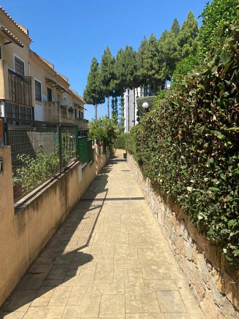 15c2390f4eb91ed6980bdf9f248ce3c3 - 1