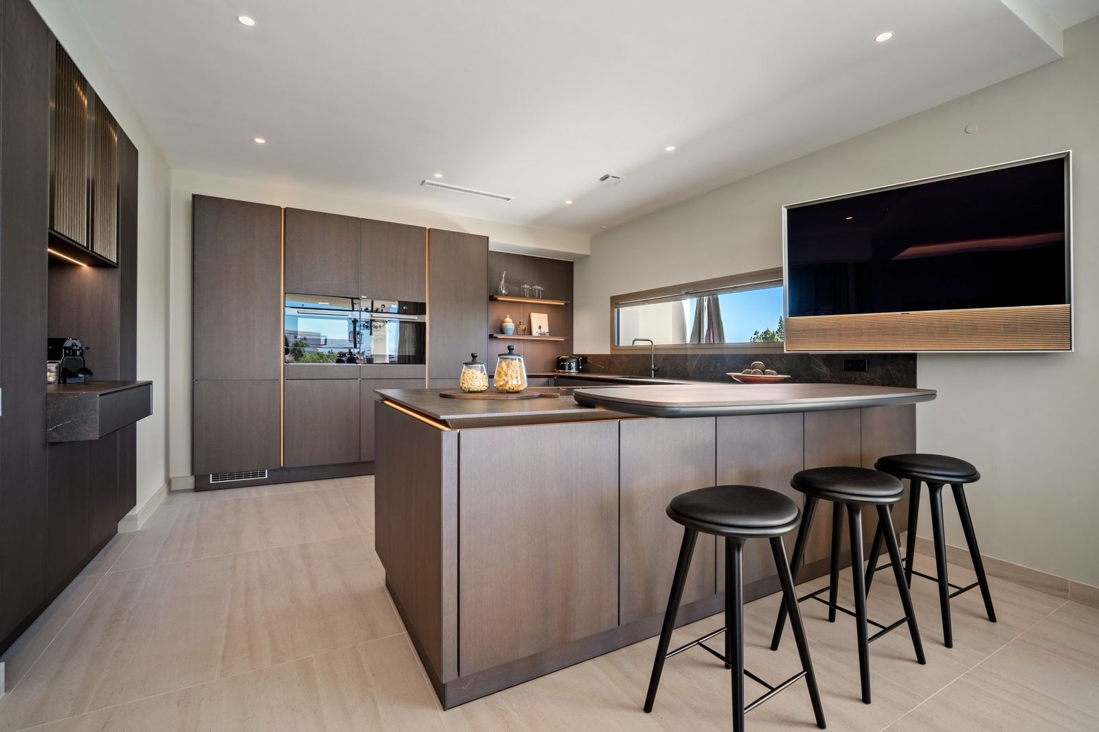 1672a5adbad3151db651e32df49701af - 10