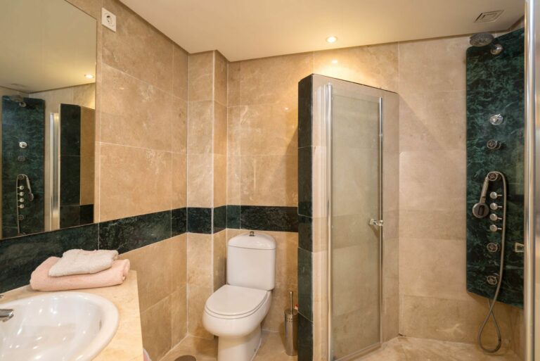 16d431aa78680a50c9c4fb12abc85012 - 10