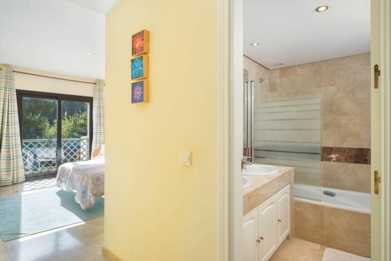 16d431aa78680a50c9c4fb12abc85012 - 3