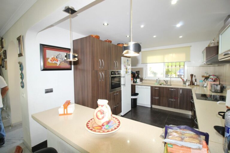 17db8b6e269359adb4c635eff0de9d2a - 6