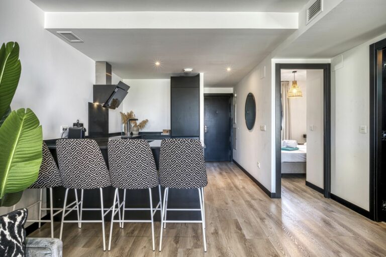 185b059e011778a664ec8b641059ebd8 - 4