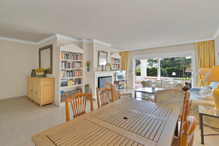 194f9e5f881fdc8dd8c1fe7ce19090ee - 1