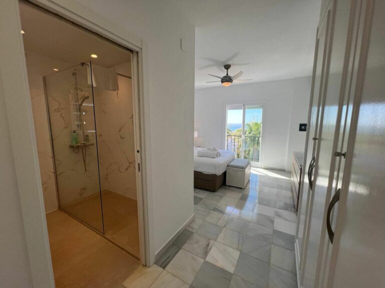 1f394f0cfb71199c64202bbbbc510a93 - 12