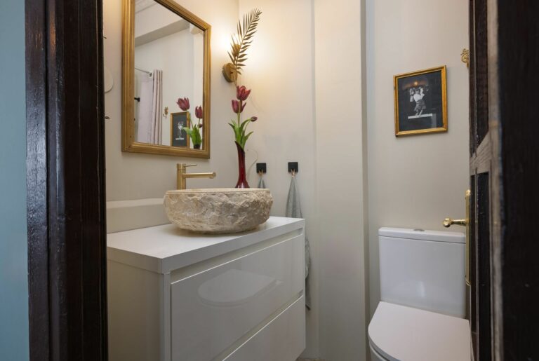 1f60bce025813eea56cd83f518a8aa78 - 11