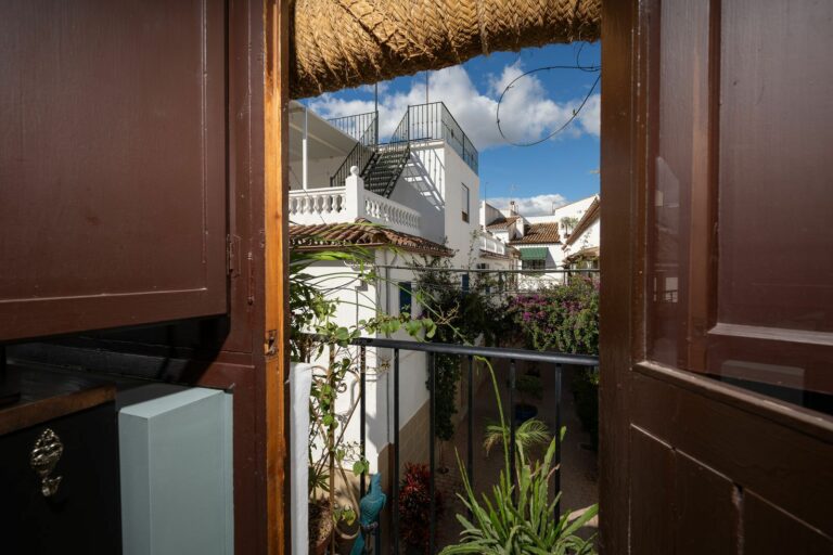 1f60bce025813eea56cd83f518a8aa78 - 5