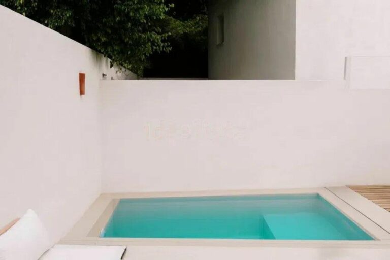 20051a9dcf912cce585fbd8d3465909f - 1