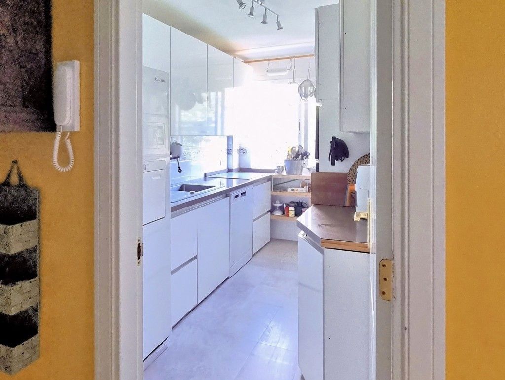 20e14e0d37d96f9e7584dd4411839e71 - 10