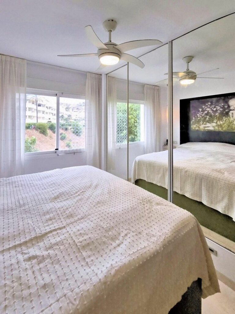 20e14e0d37d96f9e7584dd4411839e71 - 12