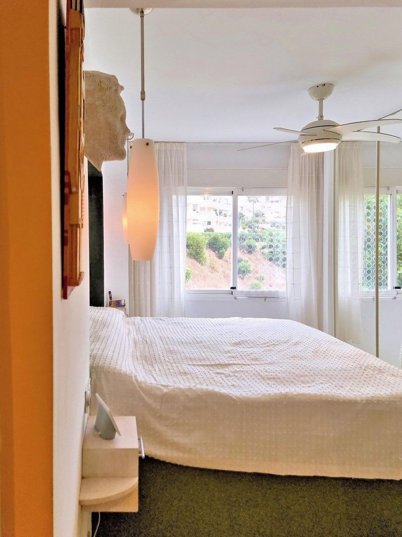 20e14e0d37d96f9e7584dd4411839e71 - 13