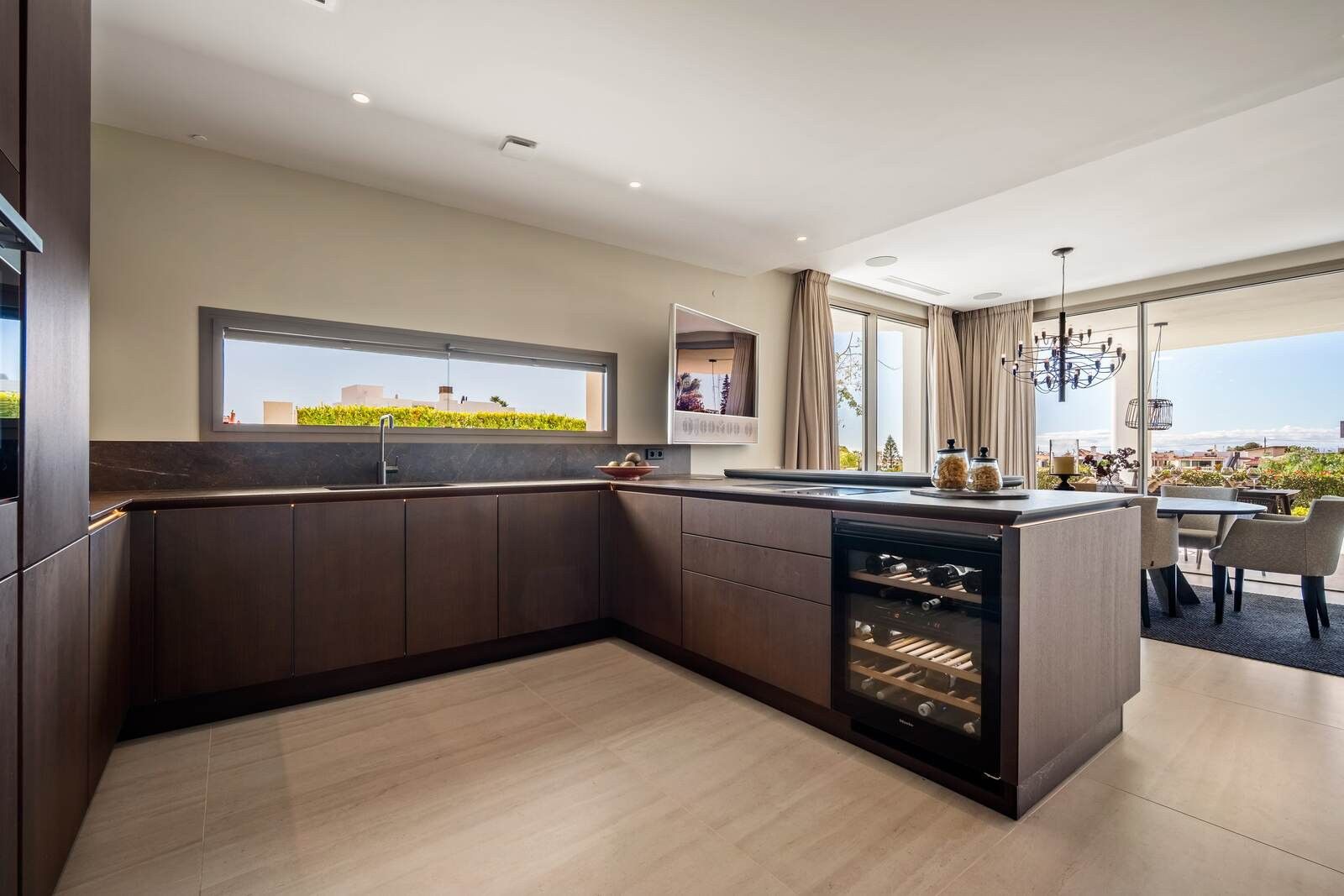 22b1445e4144f868e21b28740463bad2 - 11