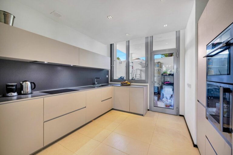 22ef613f86d7339c5fee3d875880120a - 7