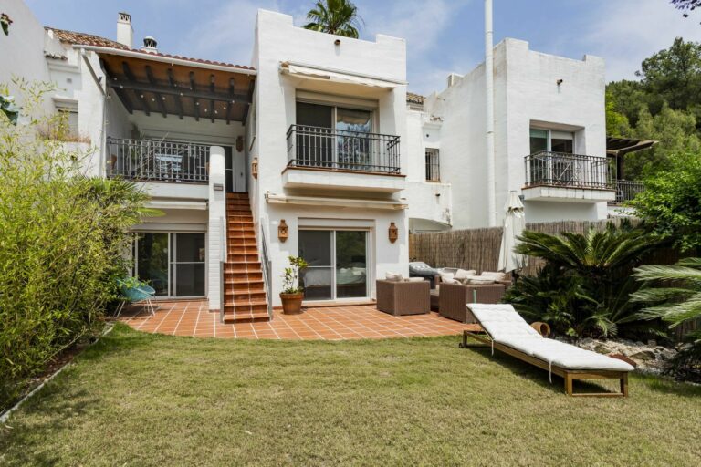 23697c3bd7a3ec8101240461eb414f36 - 12