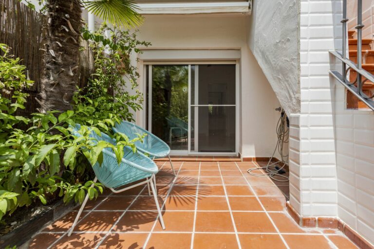 23697c3bd7a3ec8101240461eb414f36 - 13