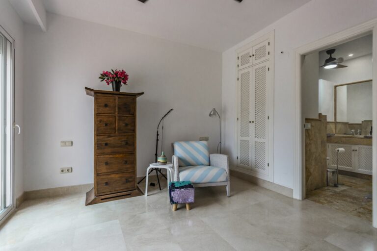 23697c3bd7a3ec8101240461eb414f36 - 15