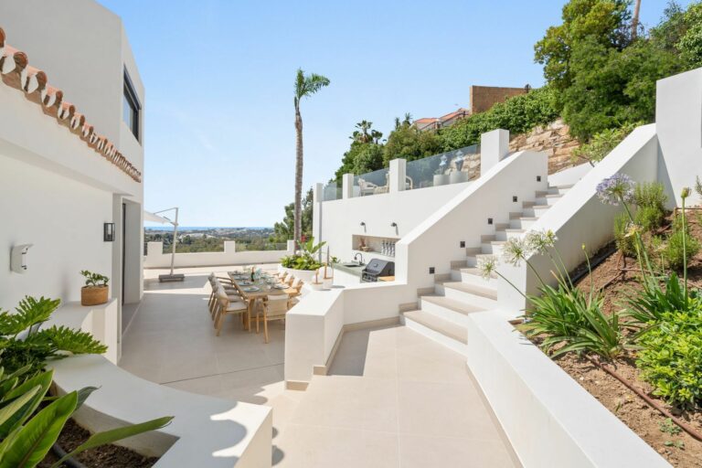 24a32bb69e45030a5401197ac7f49359 - 11