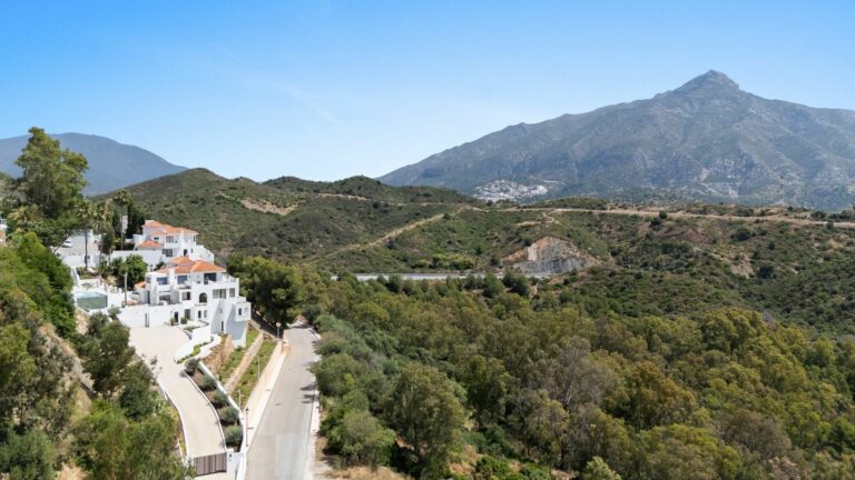 24a32bb69e45030a5401197ac7f49359 - 3