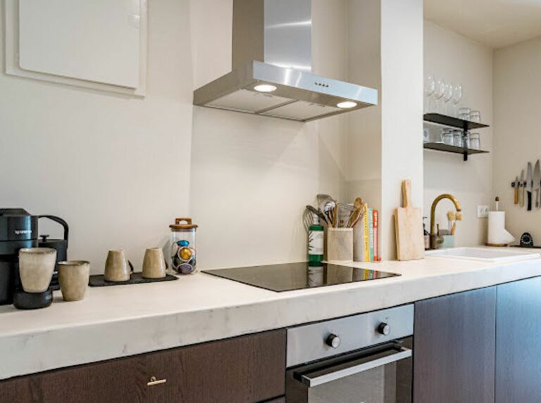 27e3cc0e8677232f0137e4ef464259dc - 12