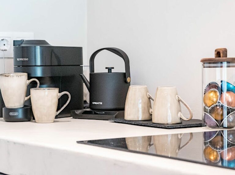 27e3cc0e8677232f0137e4ef464259dc - 13