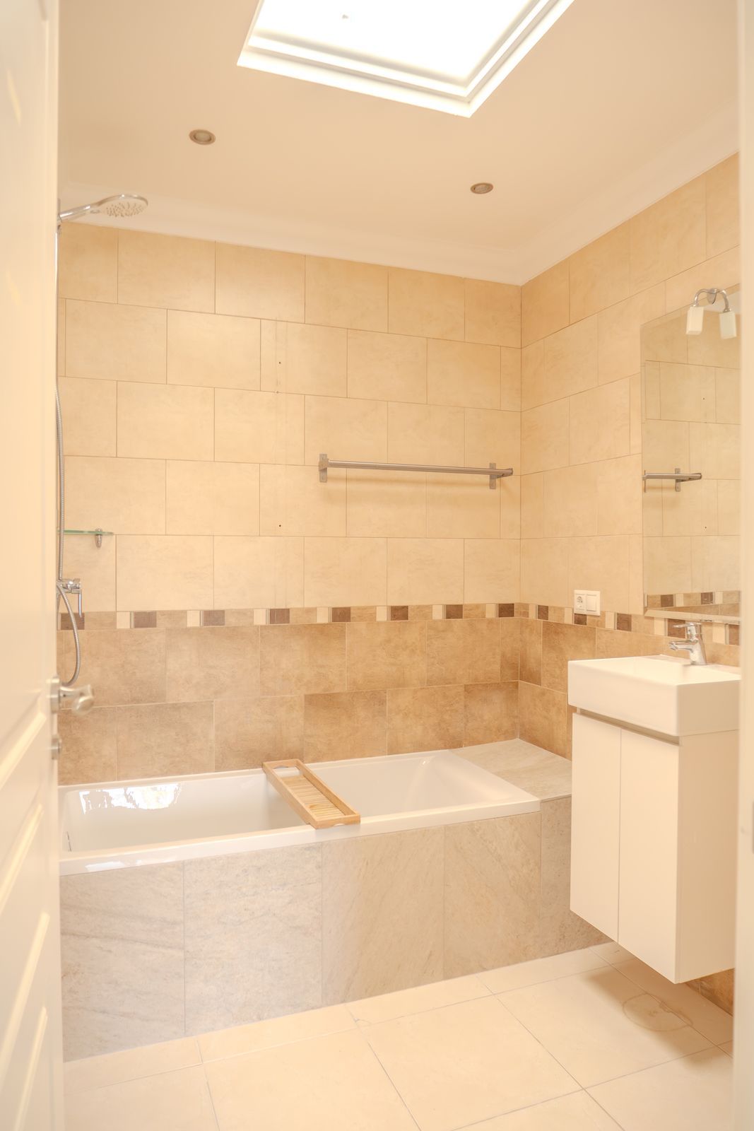 293d9739926a85cac21b6f510aeac89e - 16