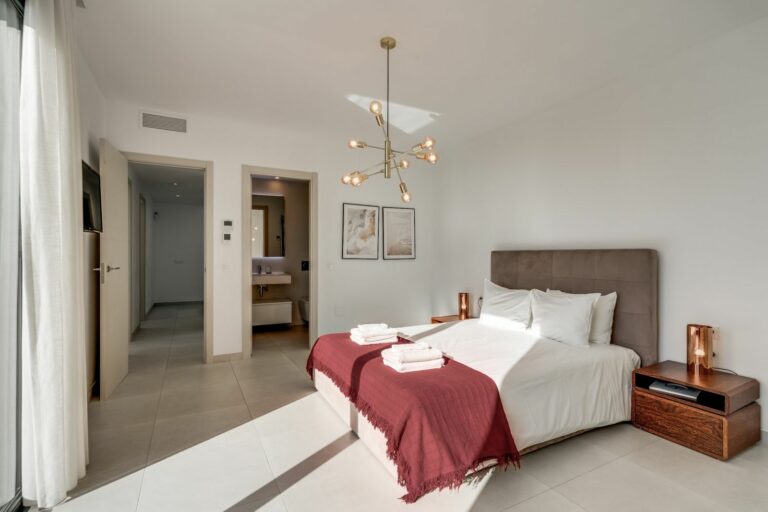 2a7795da32859c3874cd8eda0708482d - 16