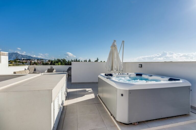 2a7795da32859c3874cd8eda0708482d - 3