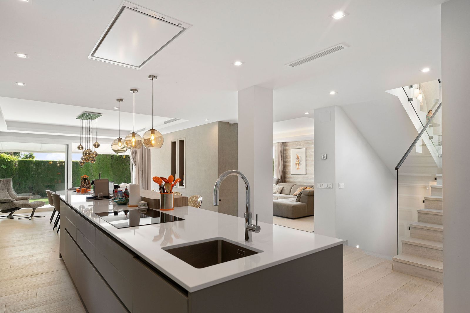 2a83d761baa6d5b1826e6469f548b15c - 3