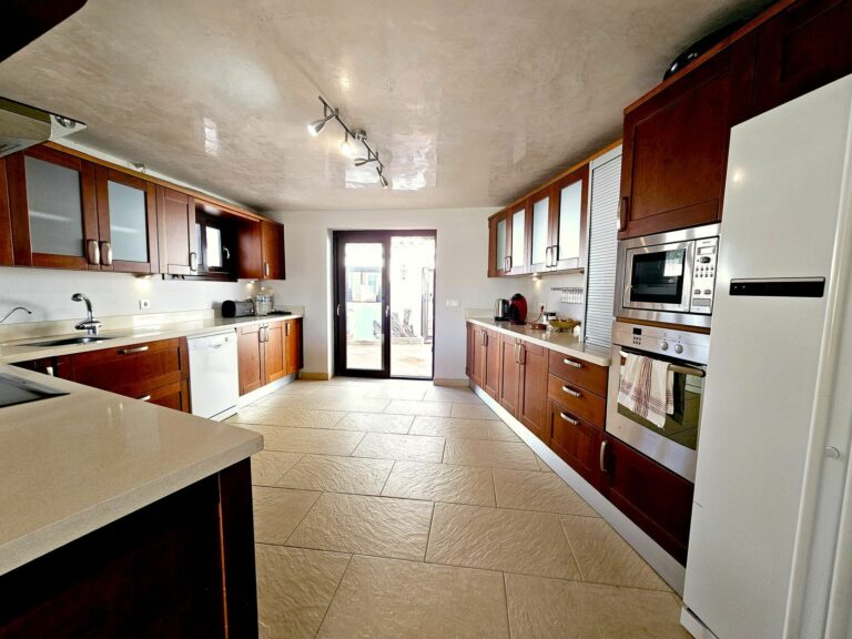 2ccd38b86be520bc9ac4bb15f89feff1 - 12