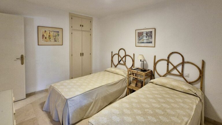 3045082f6e116a26bee21a9a5a85cb46 - 14