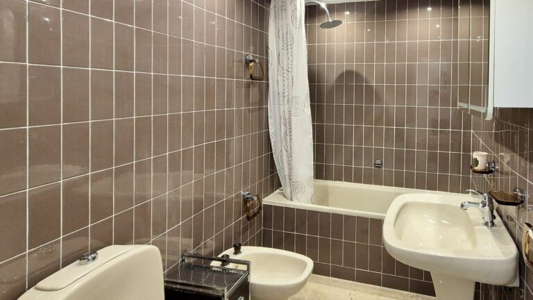 3045082f6e116a26bee21a9a5a85cb46 - 16