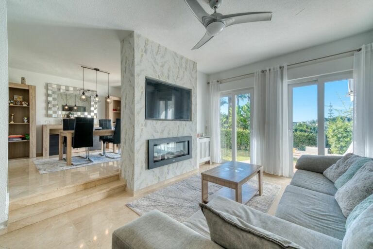 323cb29678ac05fef5596c99b46b1930 - 7