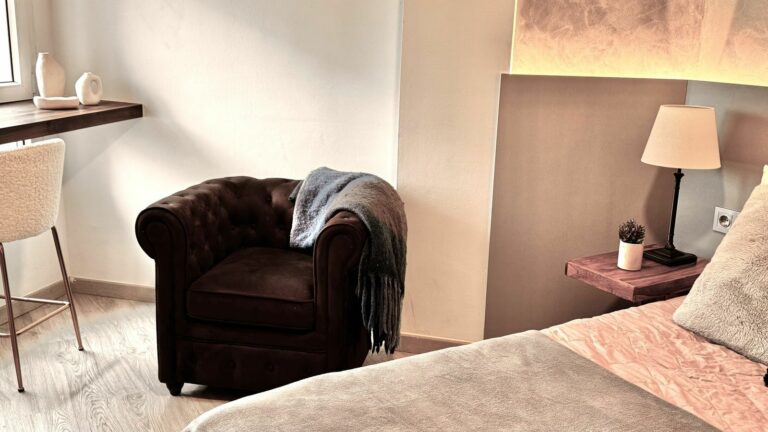 335e8c9b771f051dc787b9e6e781c119 - 13