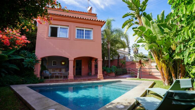 34911dcb077f5e42d8dbb586b351d530 - 1