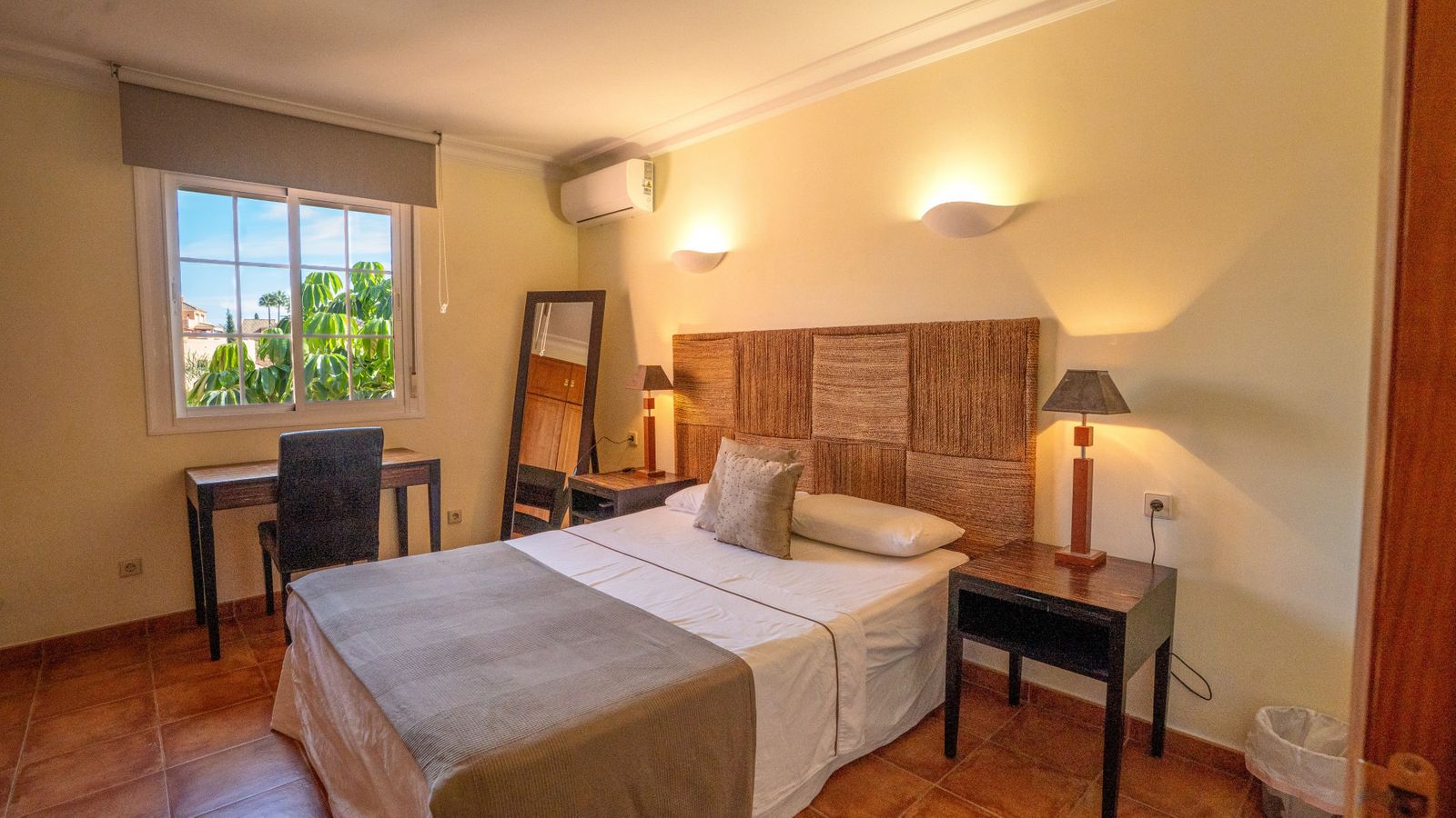 34911dcb077f5e42d8dbb586b351d530 - 12