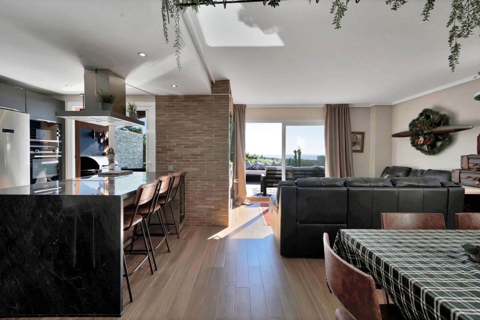 3553ba3a131d467c5883c8200be5d10a - 16