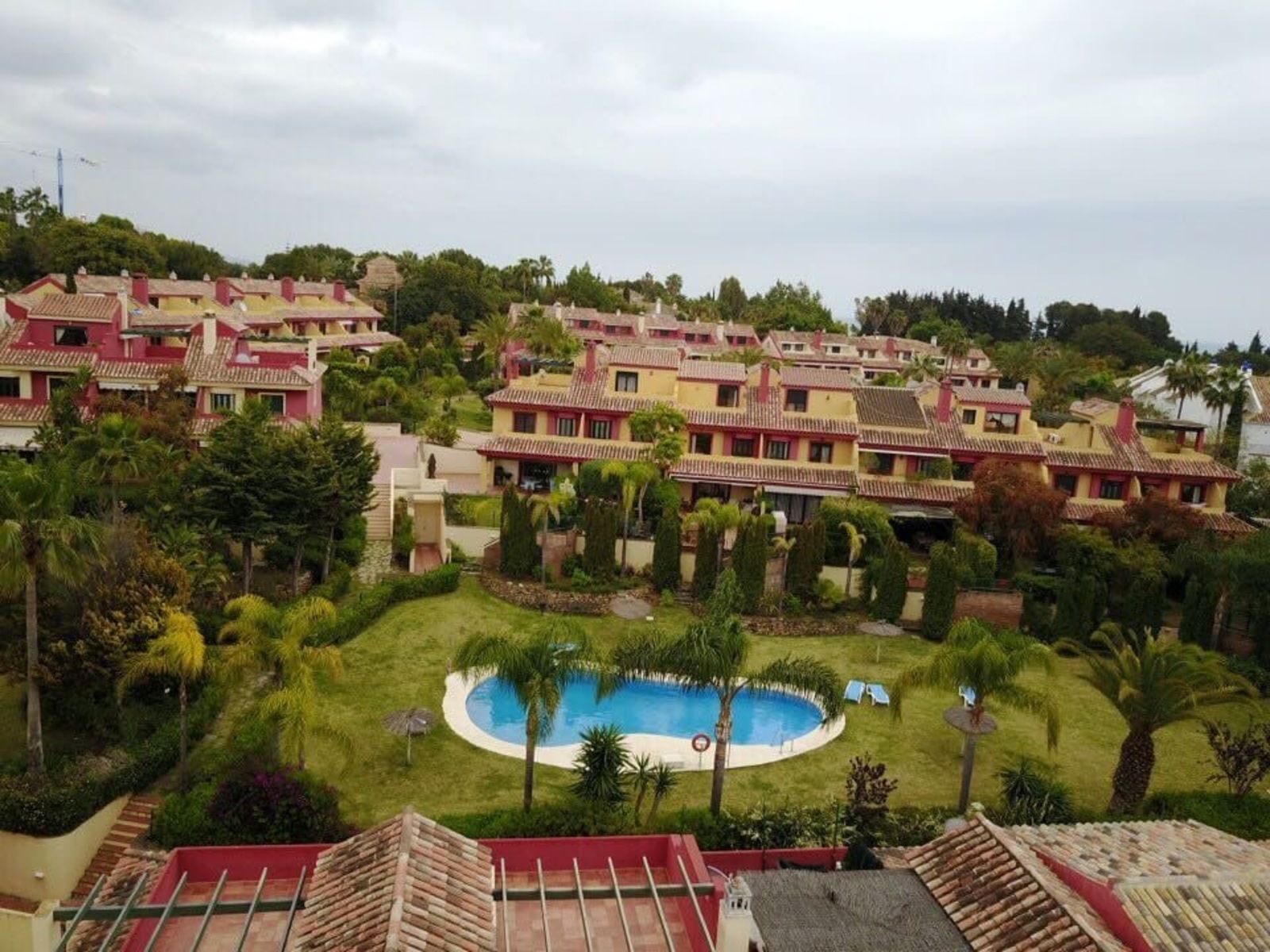 36a01f8fc4e1a4e1296c3bf5e895dad8 - 4