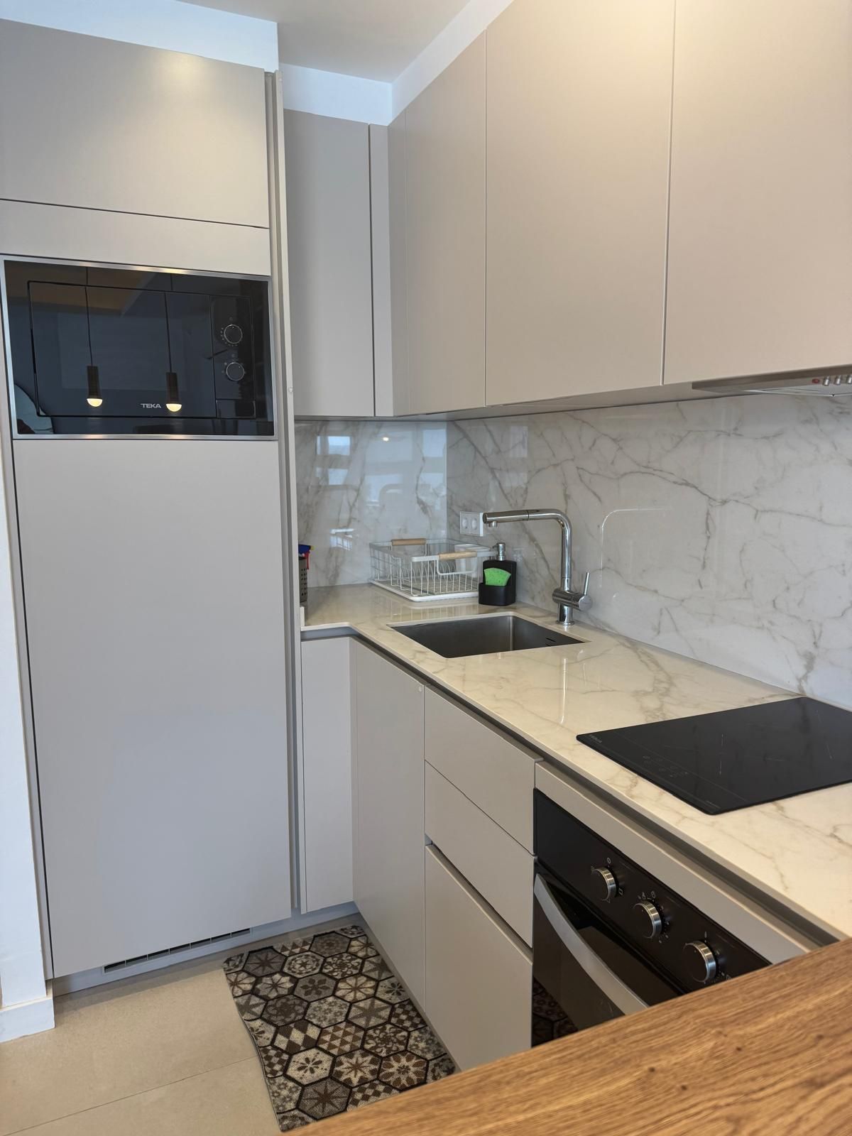 37a00398edc5d309f33f1ff2e3be995c - 9