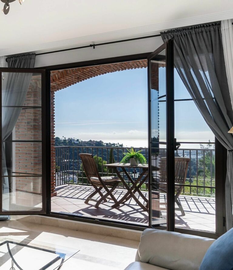 3c8a56a3226d3ececd862708fcc907f2 - 1