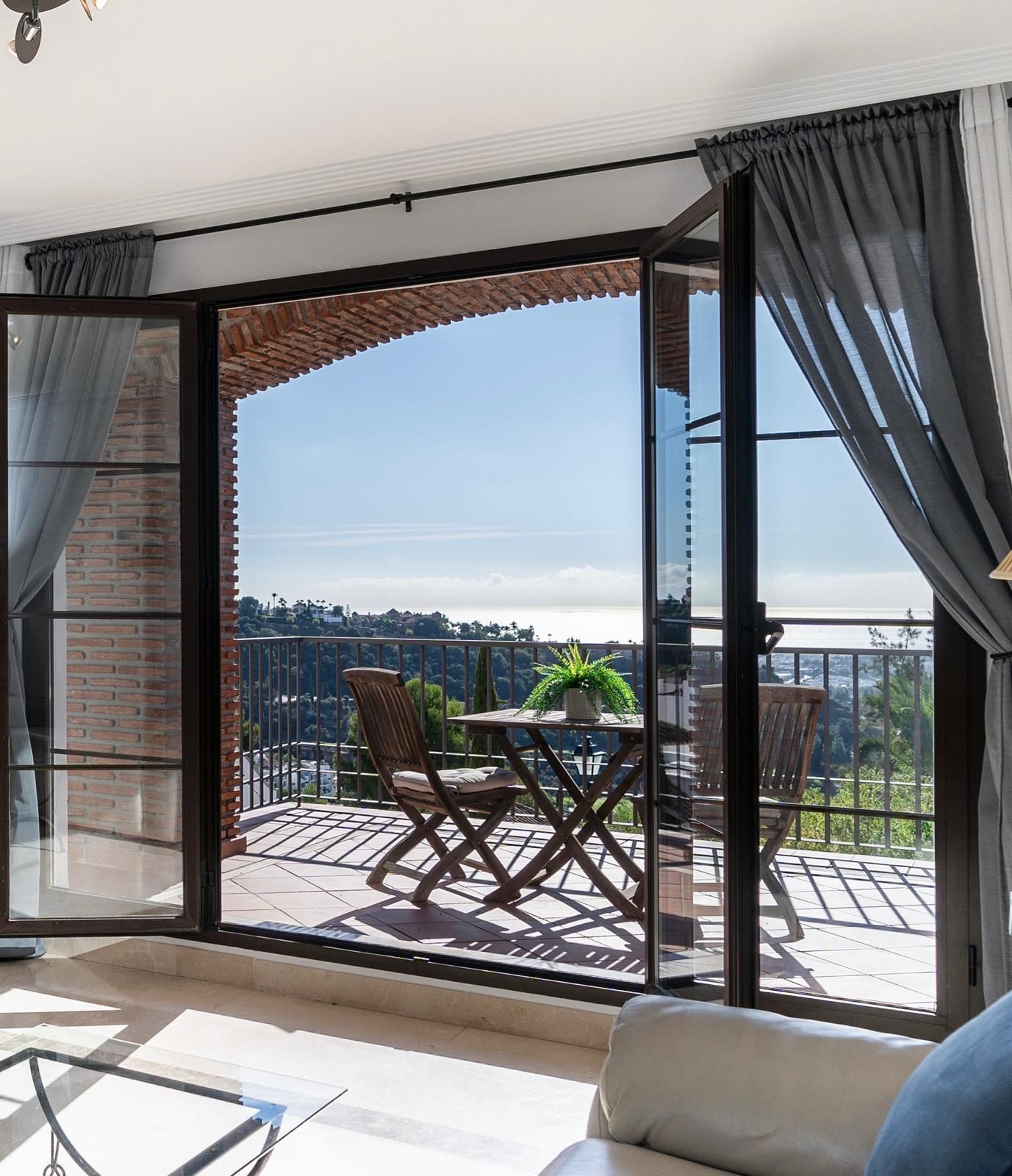 3c8a56a3226d3ececd862708fcc907f2 - 1