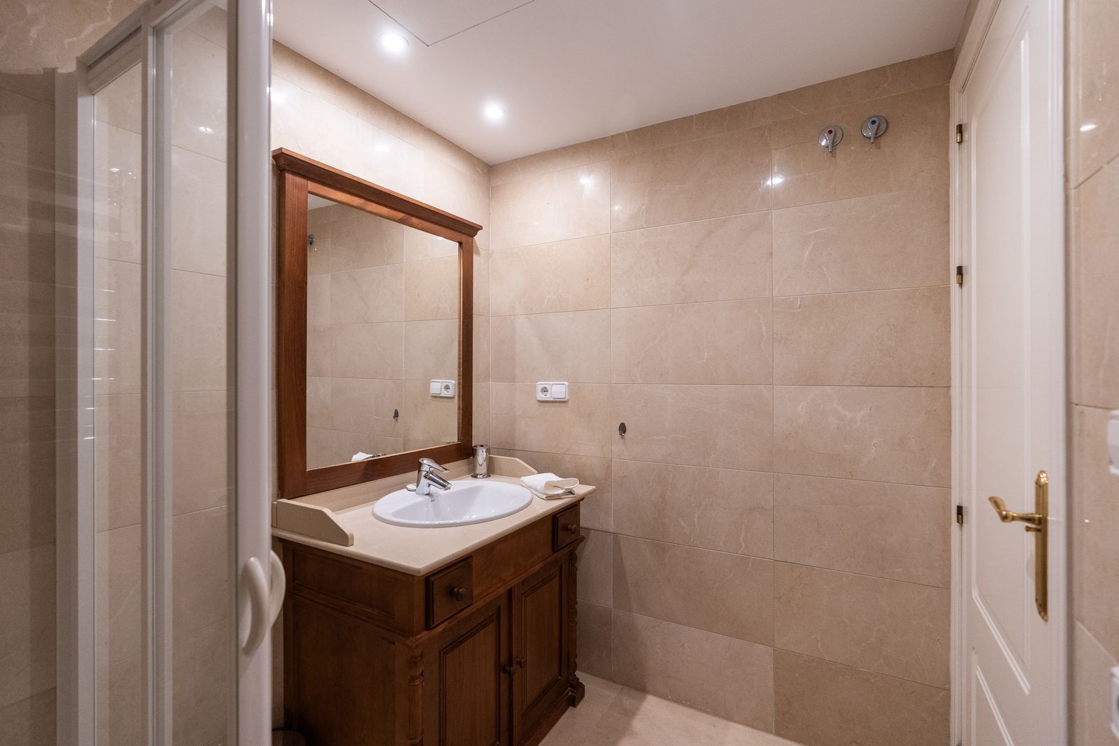 3c8a56a3226d3ececd862708fcc907f2 - 10