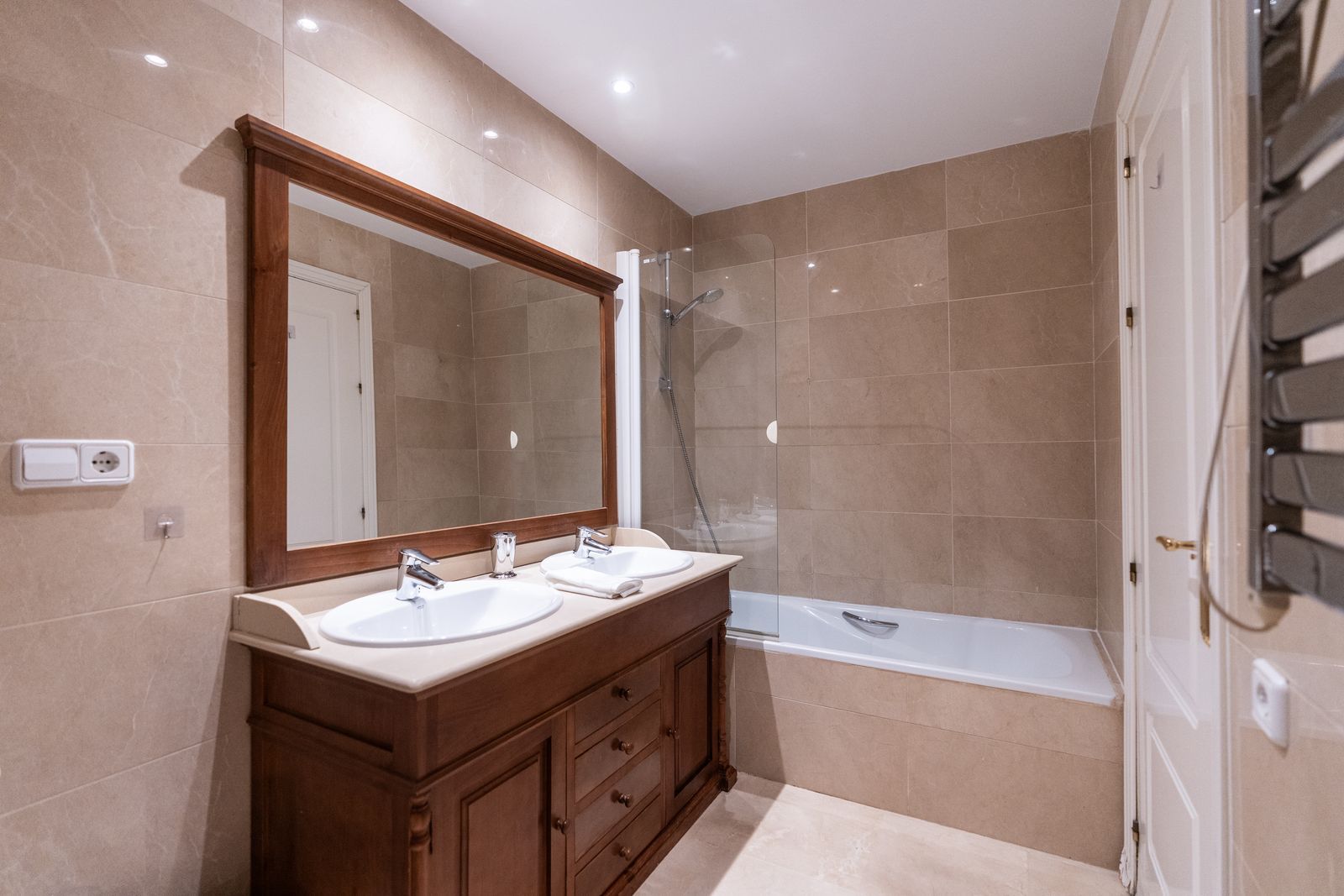 3c8a56a3226d3ececd862708fcc907f2 - 8