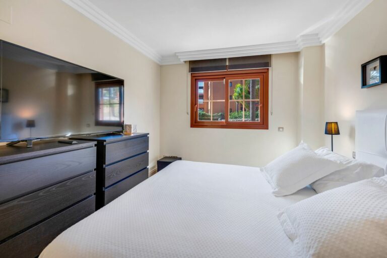 3e4f00bcb8f4bf1ba4726a37814f21ec - 14