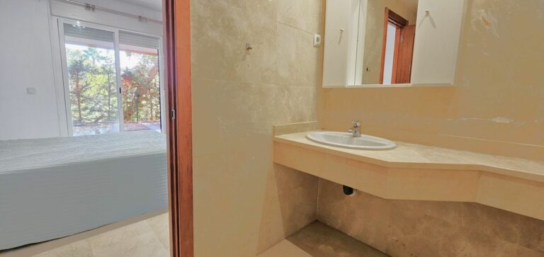 4279792802658ad6375b47905e711ba0 - 15