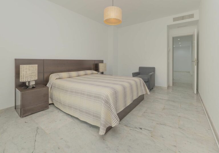 43e2f13b63bd0b95641d90e3ac807dfe - 11