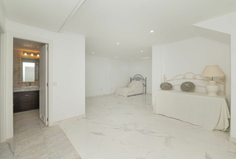 43e2f13b63bd0b95641d90e3ac807dfe - 12